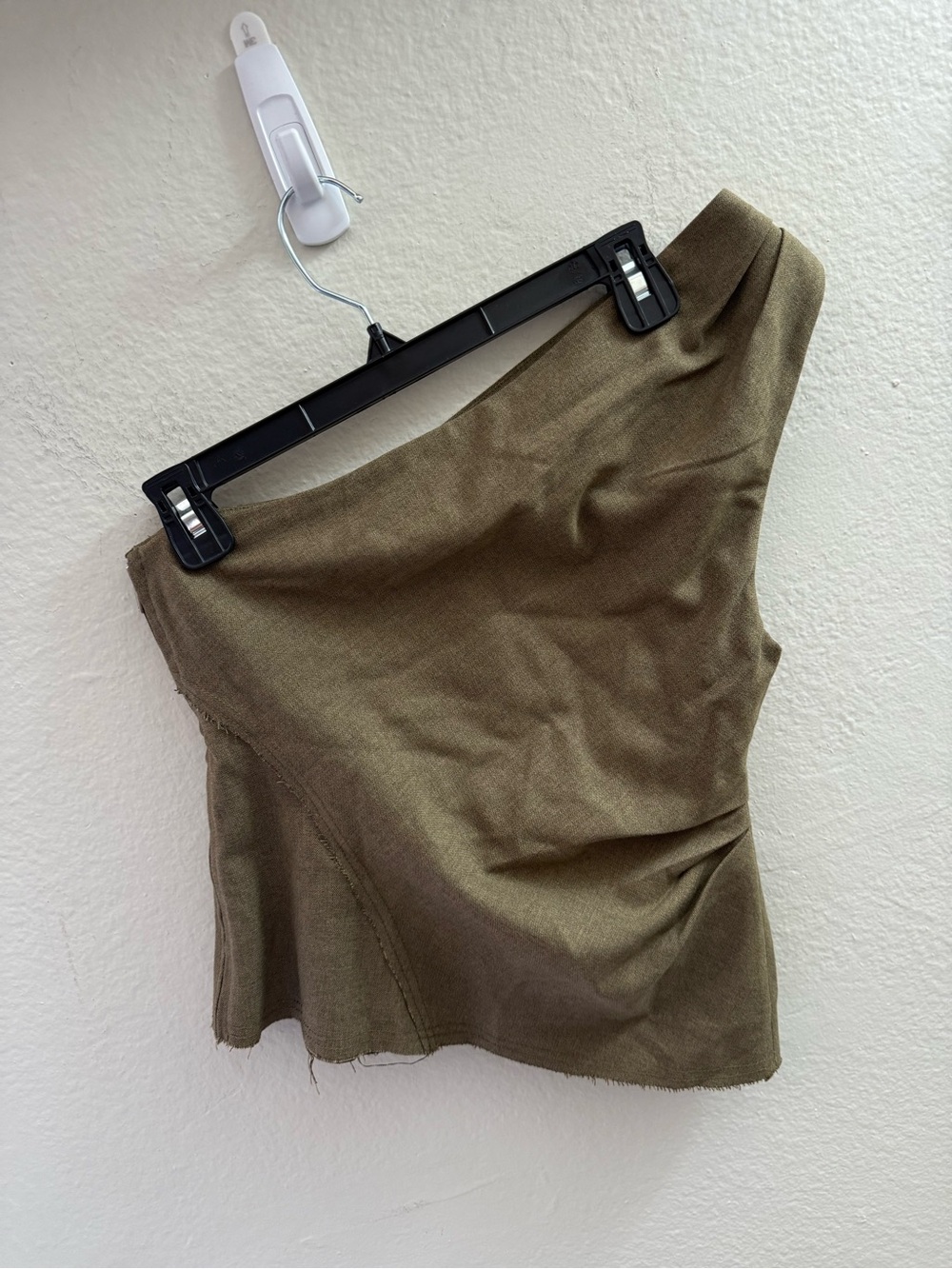 EAVES REVOLVE Decon One Shoulder Top Size S Olive Green Fall Corporate Cocktail - Picture 3 of 5